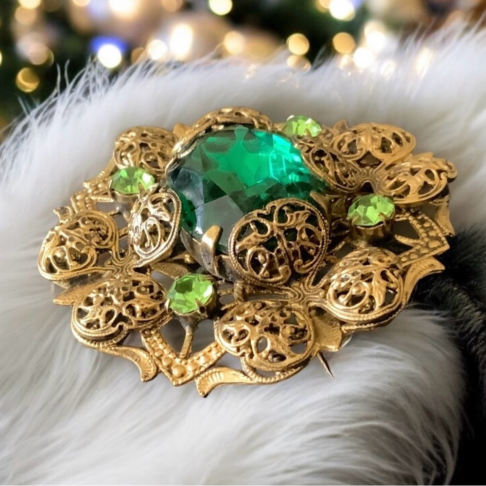 Vintage West Germany Ornate Brass Filigree Emerald Green Rhinestone Brooch Pin - Picture 2 of 8